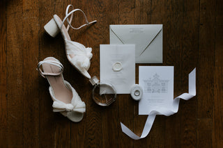 classic-countryside-venue-wedding-illustration