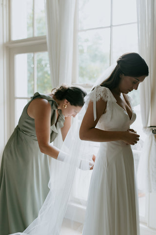 lace-wedding-dress-details